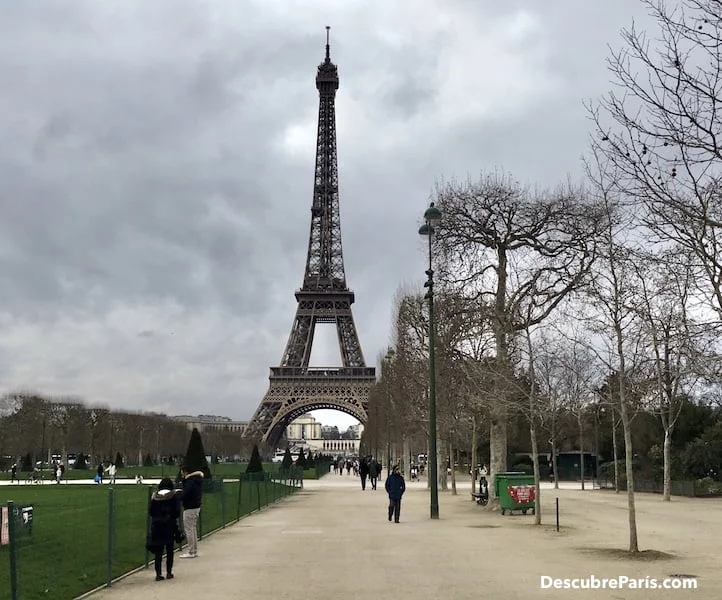 Torre Eiffel desde los Campos de Marte en Invierno