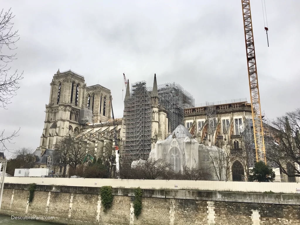 Avance del trabajo de los trabajos de aseguramiento de la catedral de notre dame de paris